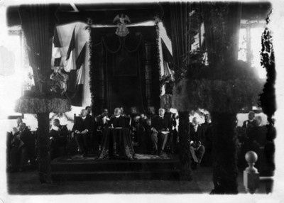 Porfirio Díaz, y otros funcionarios públicos durante ceremonia