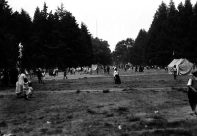 Juegos recreativos y deportivos en el Bosque de Chapultepec