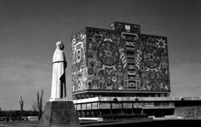 Biblioteca central en Ciudad Universitaria, vista general