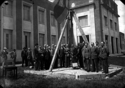 Colocación de la primera piedra del hospital Español por miembros de la colonia española