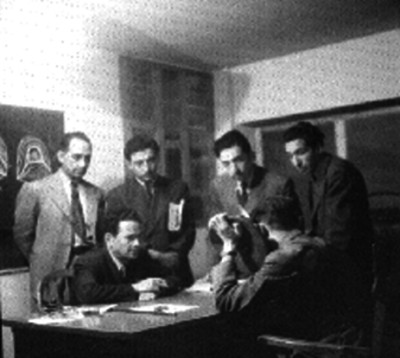 Sub teniente declarando ante detectives en la procuraduria