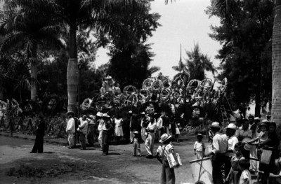 Ofrendas florales en el monumento a Emiliano Zapata con motivo del aniversario luctuoso