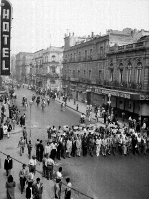 Obreros durante un desfile del Día del Trabajo