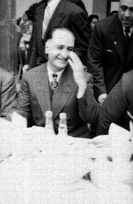 Ernesto Uruchurtu y demás funcionarios durante la ceremonia de aniversario de la Constitución, en la ciudad de Querétaro