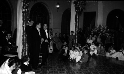 Cantantes durante la fiesta extraconfidencial en honor a Manuel Ávila Camacho