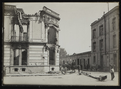 Destrucción de edificios en la calle de Balderas