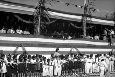 Miguel Alemán y el gobernador de Guerrero durante una ceremonia pública