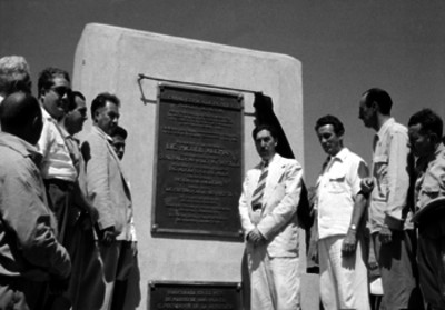 Miguel Alemán Valdés y funcionarios inaugurando el canal de Coyuca en Guerrero