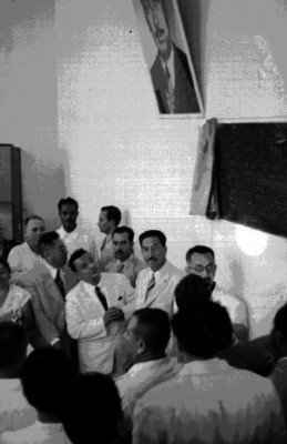 Miguel Alemán Valdés y Adolfo Orive de Alba en una Inauguracion durante su gira por el sur y sureste de México