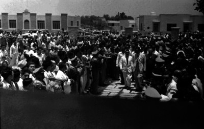 Miguel Alemán Valdés en una inauguracion durante su gira por el sureste y sur de México
