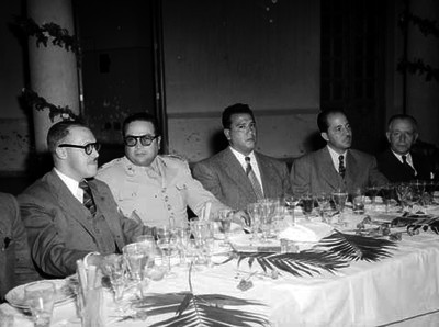 Manuel Gual Vidal y otros funcionarios en un banquete con motivo de la inauguración del edificio del seguro Social