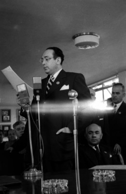 Antonio Diaz Lombardo pronunciando un discurso en el Seguro Social