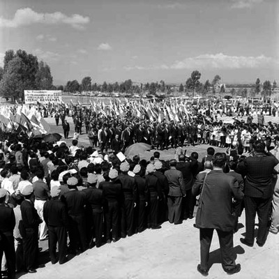 Adolfo López Mateos, Arturo Fernández Aguirre y secretarios de estado presidiendo la ceremonia de inauguración del monumento al Gral. Ignacio Zaragoza en Puebla