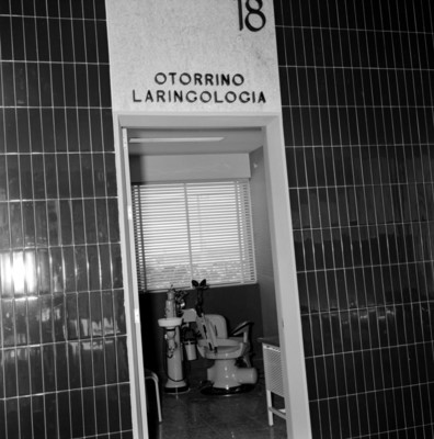 Consultorio de Otorrinolaringología, desde su acceso, en clínica N° 2