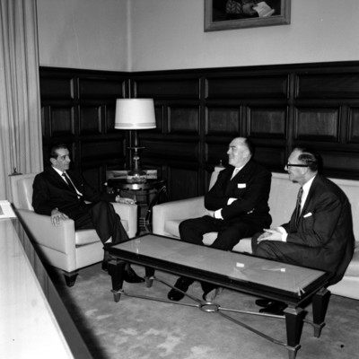 Adolfo López Mateos conversando con Jean Marín presidente y director general de Agence France-Presee