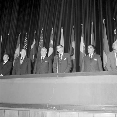Adolfo López Mateos haciendo uso de la palabra, durante la inauguración del Congreso Internacional de Irrigación en el Centro Médico