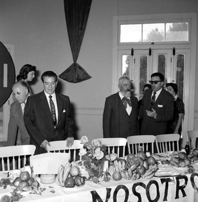 López Mateos durante almuerzo con ganaderos