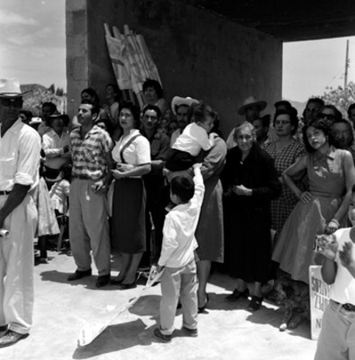 Partidarios durante la campaña de Adolfo López Mateos en La Paz B.C.