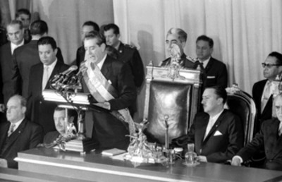 Adolfo López Mateos durante su discurso de toma de poseción como presidente, en Bellas Artes