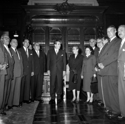 Adolfo López Mateos, José Castillo y miembros de la comisión del tribunal superior de Justicia, retrato