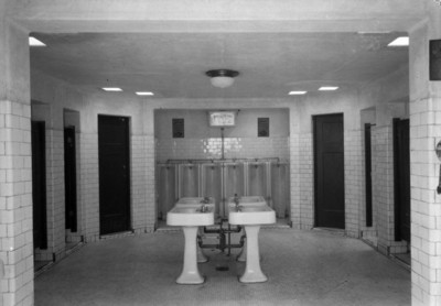 Baño público, interior