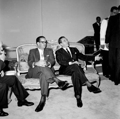 Adolfo López Mateos con Osvaldo Dorticós Torrado en Palacio Nacional