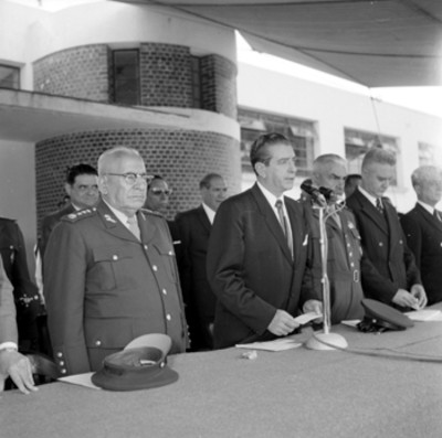 Adolfo López Mateos haciendo uso de la palabra, durante la unauguración de cursos en la Escuela Superior de Guerra