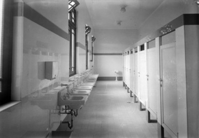 Baño público, interior