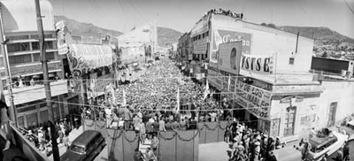 Adolfo López Mateos, candidato presidencial agradeciendo el paoyo al pueblo de Pachuca