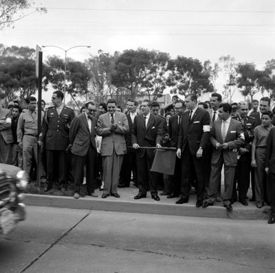 Adolfo López Mateos, Ernesto Uruchurtu y demás funcionarios, durante un Rally en el Anillo Periférico de la Cd. de México