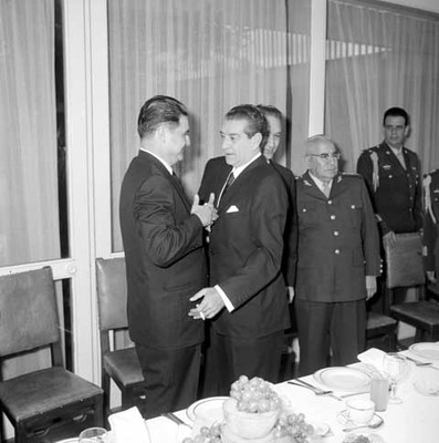 Ernesto P. Uruchurtu felicitando a Adolfo López Mateos por su onomástico