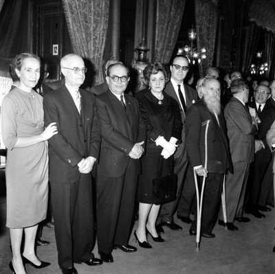 Salvador Vallarta, Ignacio Chávez y otros intelectuales en una premiación