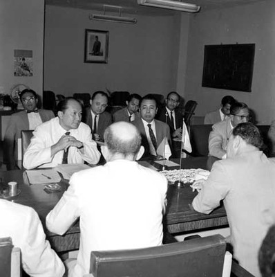 Raúl Salinas Lozano en reunión con mepresarios mexicanos e indonesios, en la Cd. de Jakarta