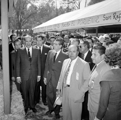 Adolfo López Mateos y comitiva, visitan la Exposición Nacional Ganadera