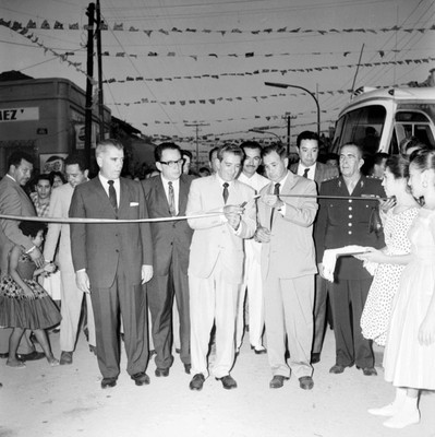 Adolfo López Mateos inaugurando la avenida Zaragoza en Tabasco
