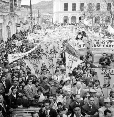Mitin, durante la campaña electoral de López Mateos en San Cristóbal de las Casas