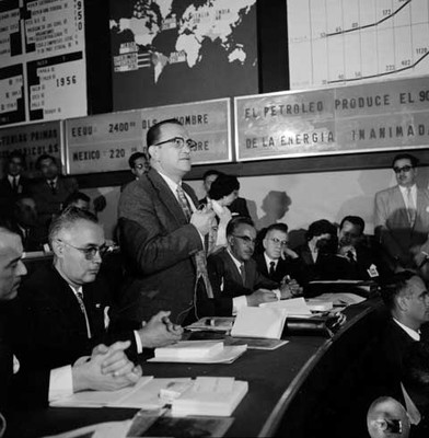 Miembros de las fuerzas vivas del país haciendo uso de la palabra, durante la Asamblea Económico-Social en el D.F.