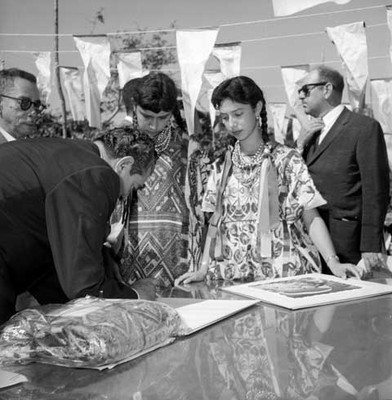 Adolfo López Mateos autografia a do mujeres de Tuxtepec, Oaxaca
