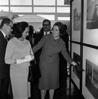 Eva Sámano visitando el Institito Sonorense de Audición y Lenguaje