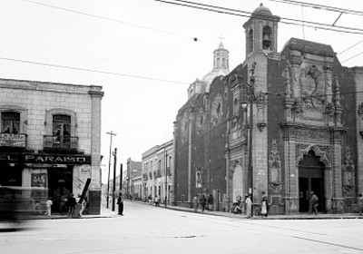 Iglesia situada en la esquina de la calle del Niño Perdido, vista
