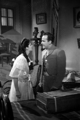 Pedro Infante y Sofía Álvarez en escena