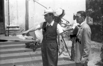 Director dando instrucción durante filmación de película