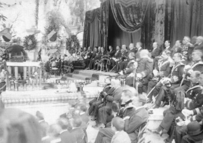 Francisco I. Madero y su gabinete durante una ceremonia en Chapultepec