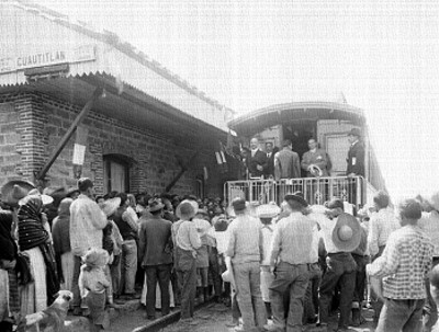 Diplomáticos son recibidos en la estación de Cuautitlán