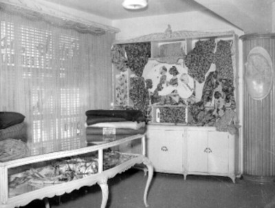 Interior de la casa Jacmar, tienda de telas