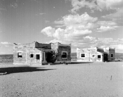 Casas rústicas en los llanos del Rancho Santa Gertrudis
