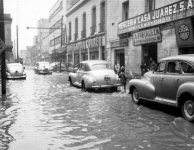 Calle de la Cd. de México inundada