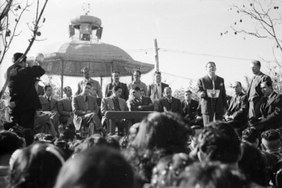 Miguel Alemán Valdés y comitiva presiden un evento público