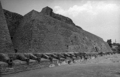Pirámide de Tenayuca y muro de serpientes