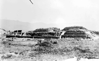 Vista de estructuras arqueológicas en proceso de reconstrucción